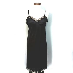 Vintage nylon, lace trimmed slip. Go Figure Intimates. Sz 38.